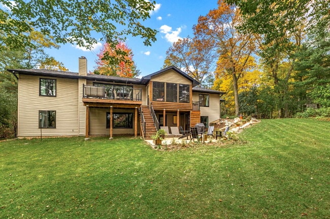 Building Photo - Designer 4 Bedroom Home with Sauna and Walk-Out Lower Level - Available May or June 1st