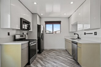 Building Photo - 5667 La Mirada Ave