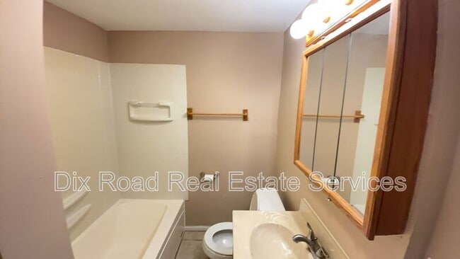 Building Photo - 1425 Welsh Ave