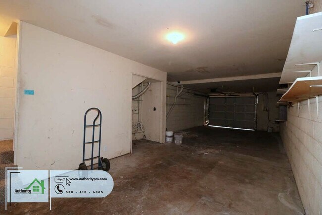 Building Photo - 1105 Olive Ave