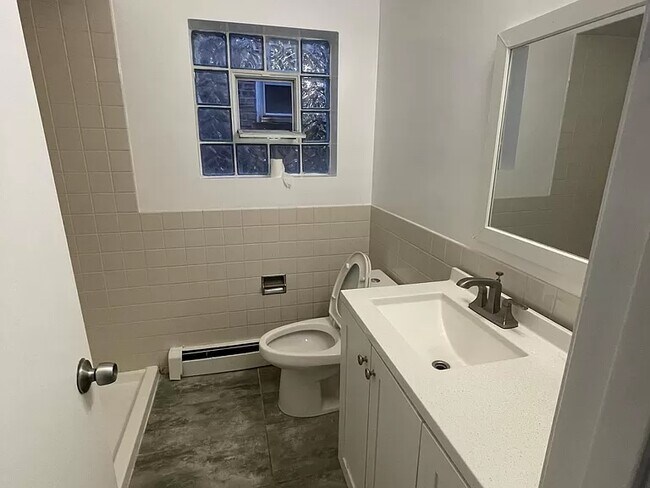 Building Photo - 6013 W Gunnison St