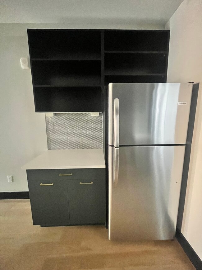 41 Van Wagenen 1R - 46 Van Wagenen Ave