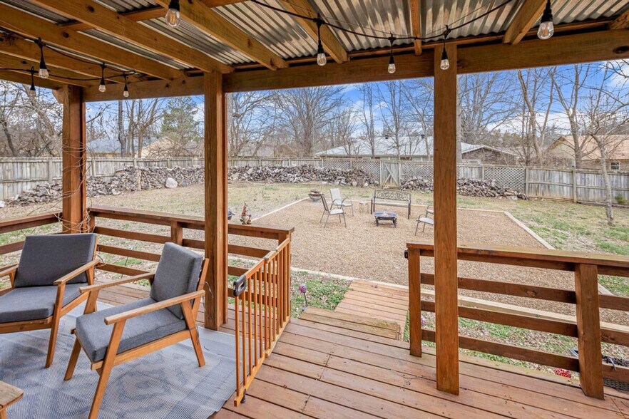 Building Photo - 2110 Loren Cir