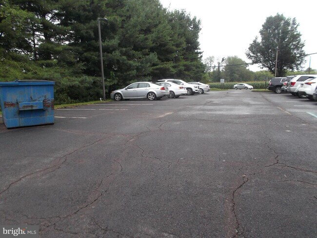 Building Photo - 1032 N Easton Rd