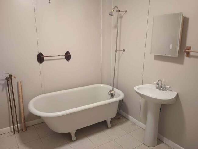 Building Photo - 53 Orchard St