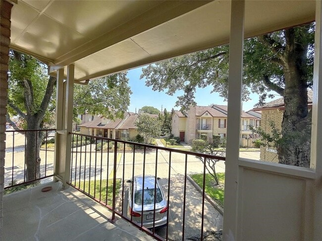 Building Photo - 2120 El Paseo St