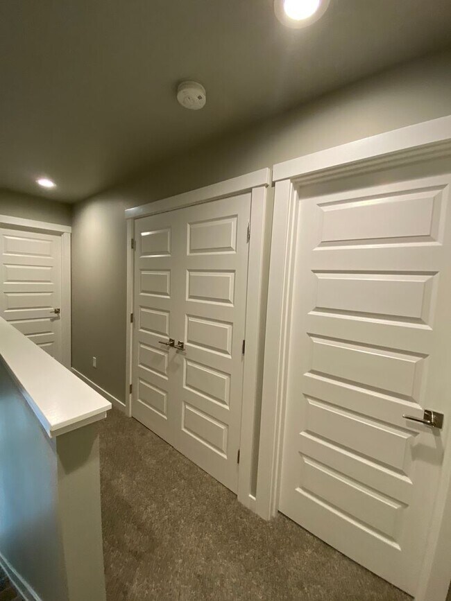 Building Photo - Canyon Cliffs: Where “Just Renting” Feels Nothing Like Renting!