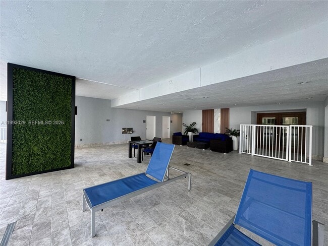 Building Photo - 170 SE 14th St