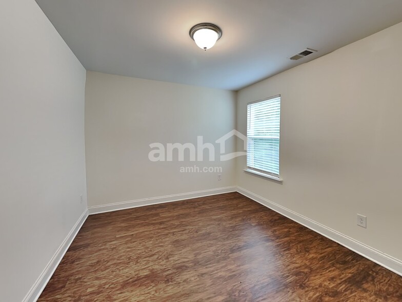 Building Photo - 190 Makenna Dr