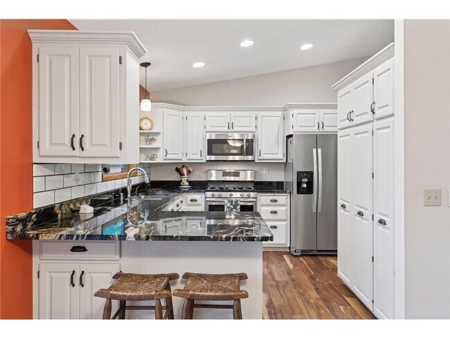 Building Photo - 796 Sunset Dr