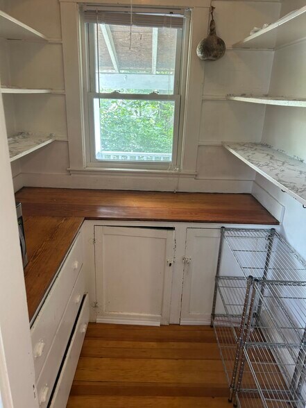 Building Photo - 48 Standish St