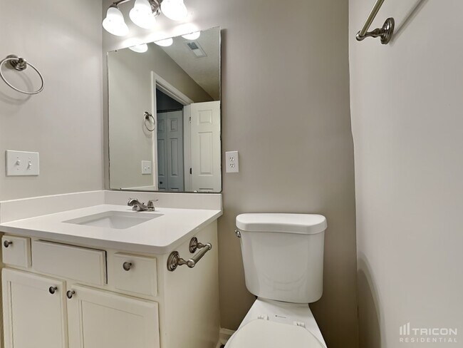 Building Photo - 100 Sandpine Cir