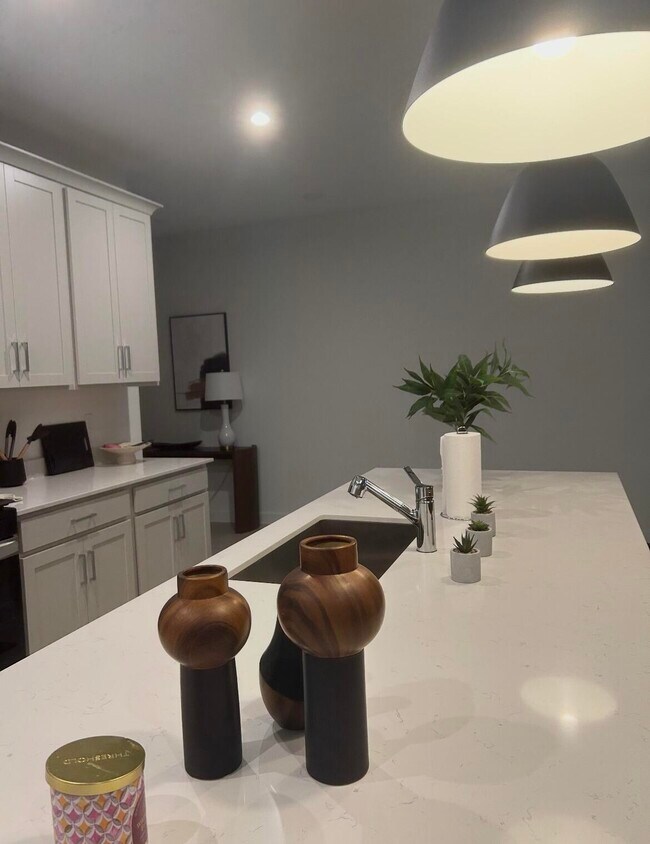 Building Photo - 14417 SW Ellison Dr