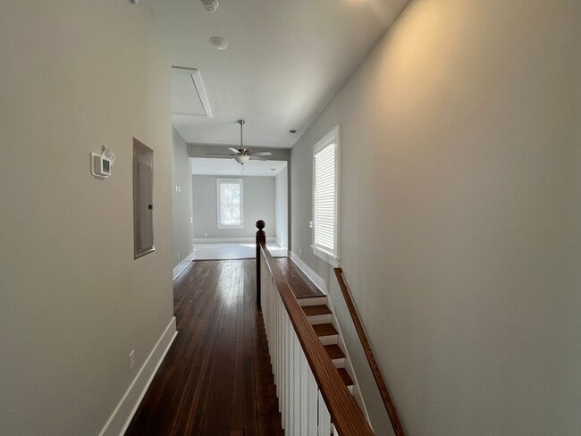 Building Photo - 213 W 39th St