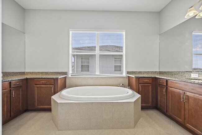 Building Photo - 16007 Whippoorwill Cir