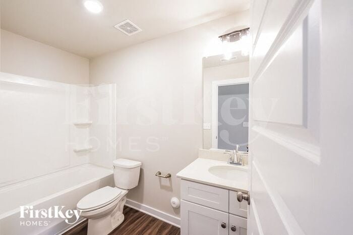 Building Photo - 1325 Brookhaven Dr