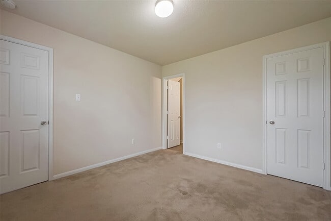 Building Photo - 13510 Dahlia Green Way