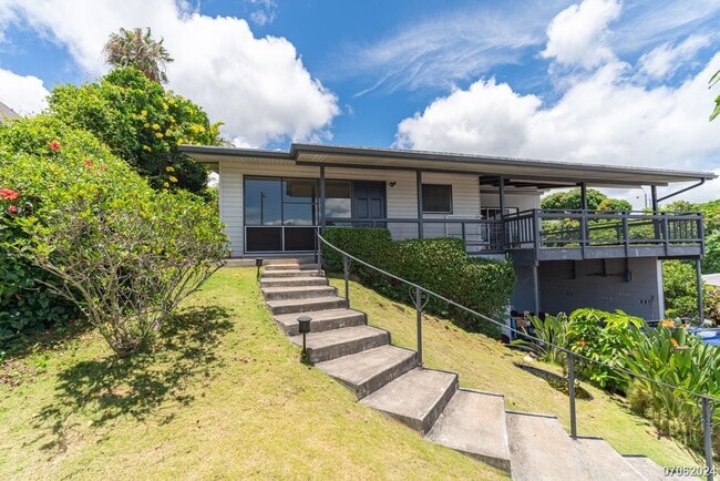 Building Photo - Rarely Available 3BA/2BA/2 Pkg SF in Aiea ...