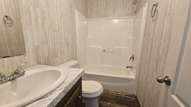 Building Photo - 2320 E MacArthur Rd