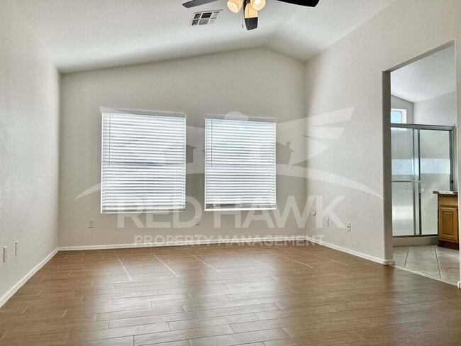 Building Photo - 721 E Sheffield Ave