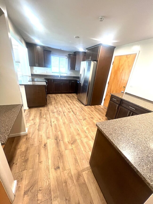 Building Photo - 701 S 19th Ave