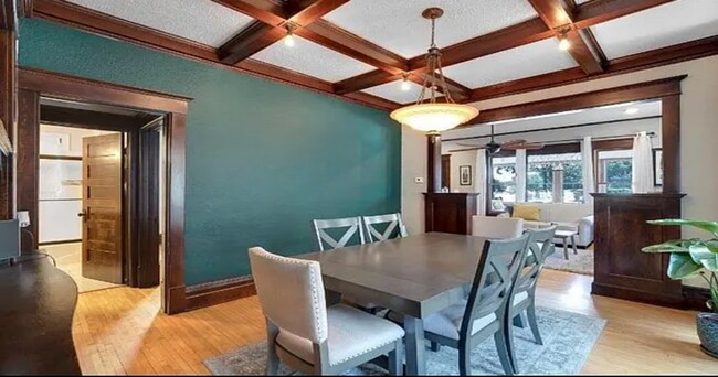 Building Photo - 1823 N Girard Ave