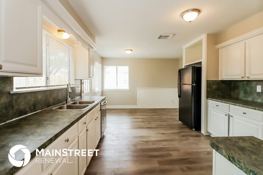 Building Photo - 10531 Mills Walk Dr