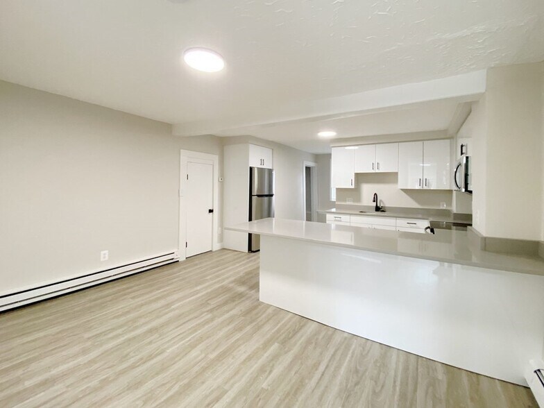 Building Photo - 186 Chelsea St