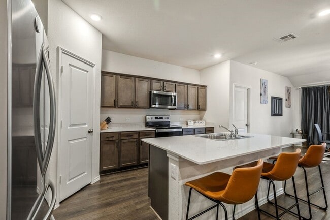 Building Photo - 15121 Ace Dr