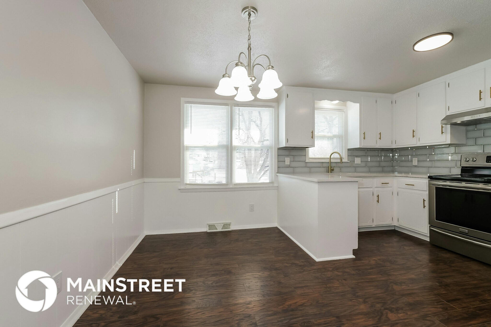 Building Photo - 11515 N Charlotte St