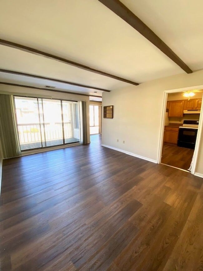 Building Photo - Two Bedroom Condo on 2nd Floor