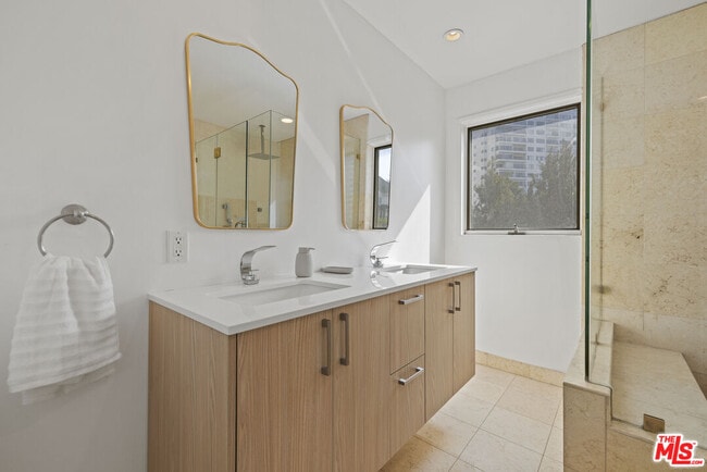 Building Photo - 865 Warner Ave