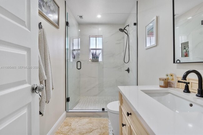 Building Photo - 9636 NE 5th Avenue Rd