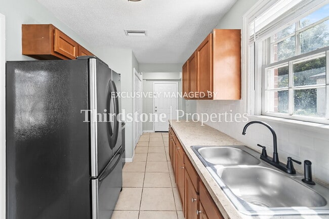 Building Photo - 8057 Oakwood St