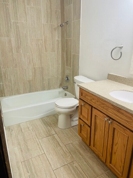 1 Bdrm. with Den & Fireplace - Mardelle Apartments
