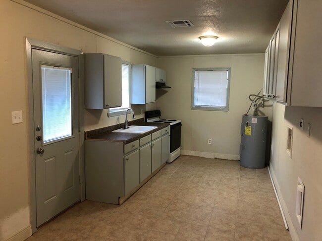 Building Photo - 3345 Linn St