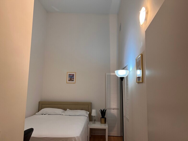 Building Photo - 237 Granby St