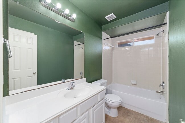 Building Photo - 1190 Stallion Ridge