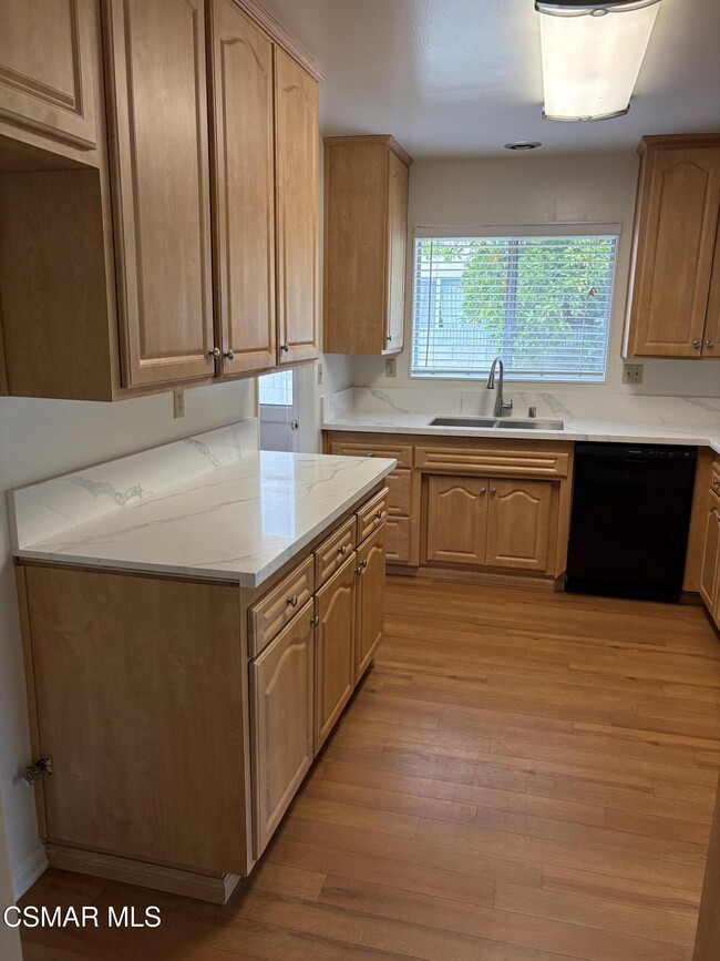 Building Photo - 5780 Lake Lindero Dr