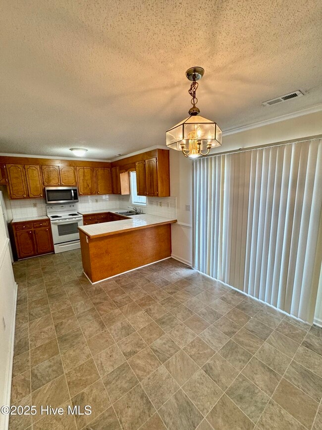 Building Photo - 3939 Sterling Pointe Dr