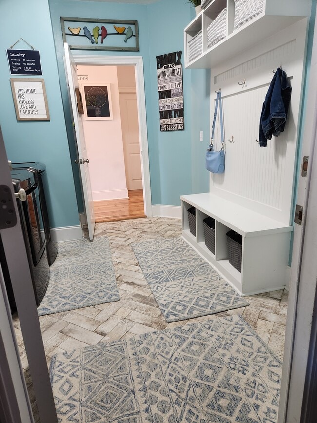 Building Photo - 5855 Vlg Rdg Wy