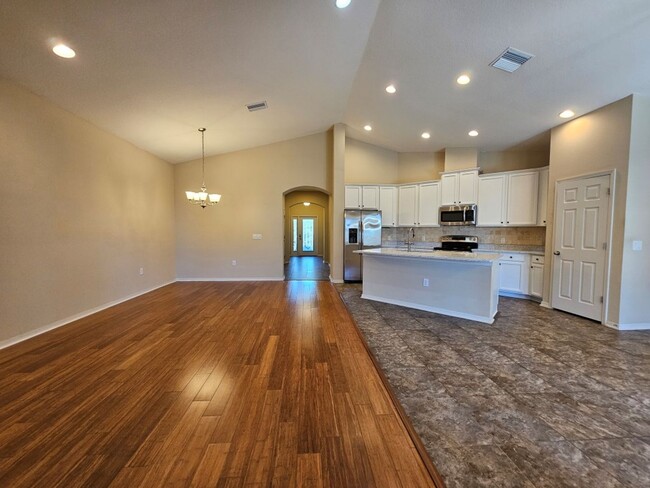 Building Photo - Beautiful 3/2 on Oversized Lot