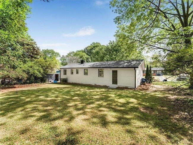 Building Photo - 454 Oak Dr SE