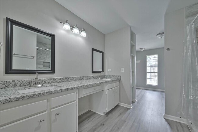 Building Photo - 17805 Villa Way Dr