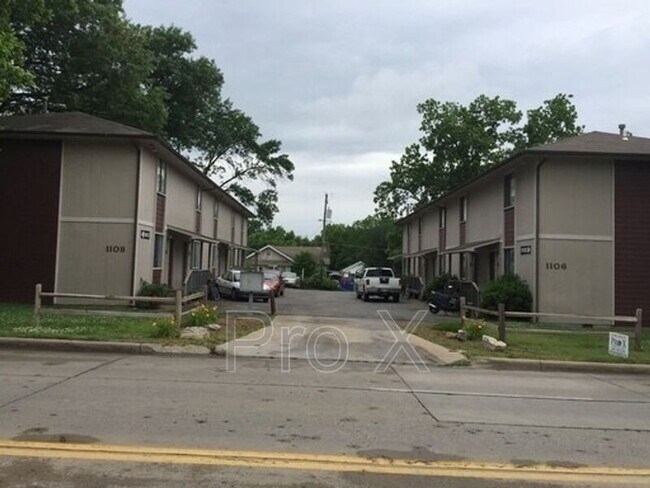 Primary Photo - 1108 S Joplin St