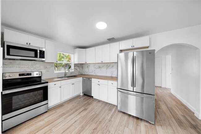 Building Photo - 6044 Funston St