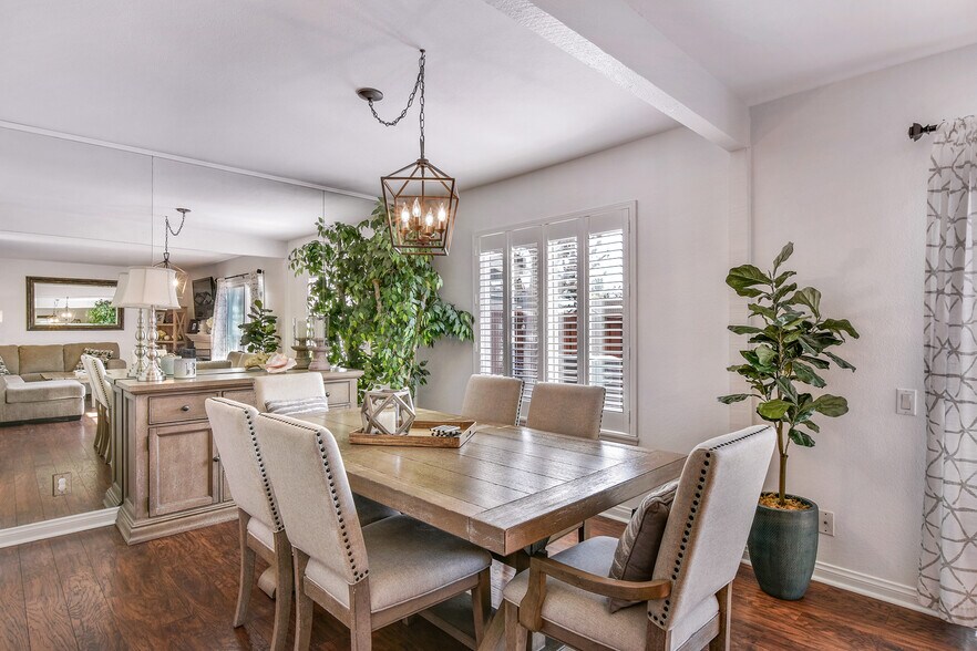 Building Photo - 385 Calle Borrego