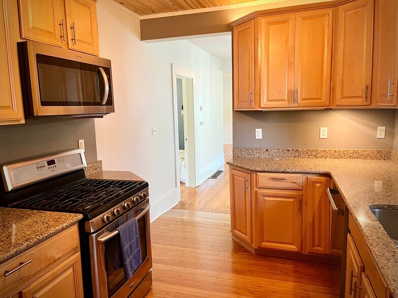 Building Photo - 2335 Niles Ave