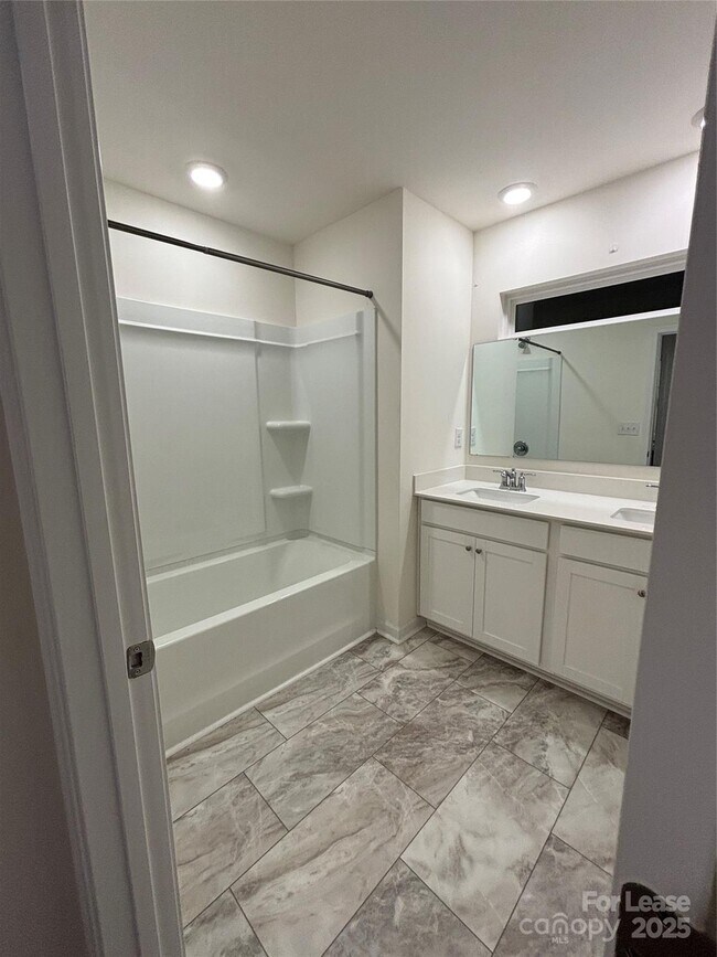 Building Photo - 6043 Rizer Dr