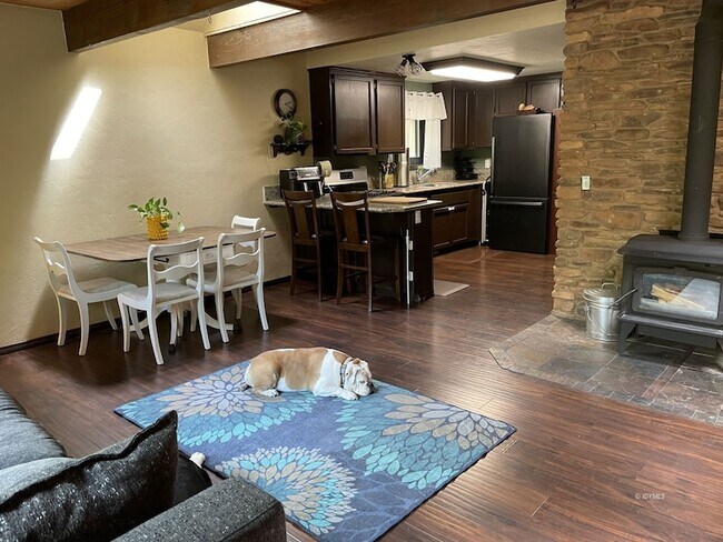 Building Photo - 52633 Sunset Dr